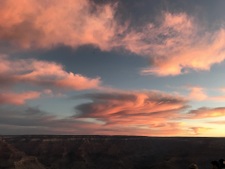 ピンクに染まる雲